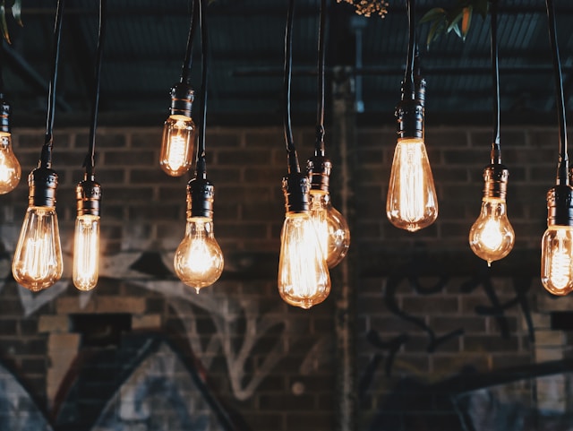 Lampadas diversas representando ideais desconfortáveis